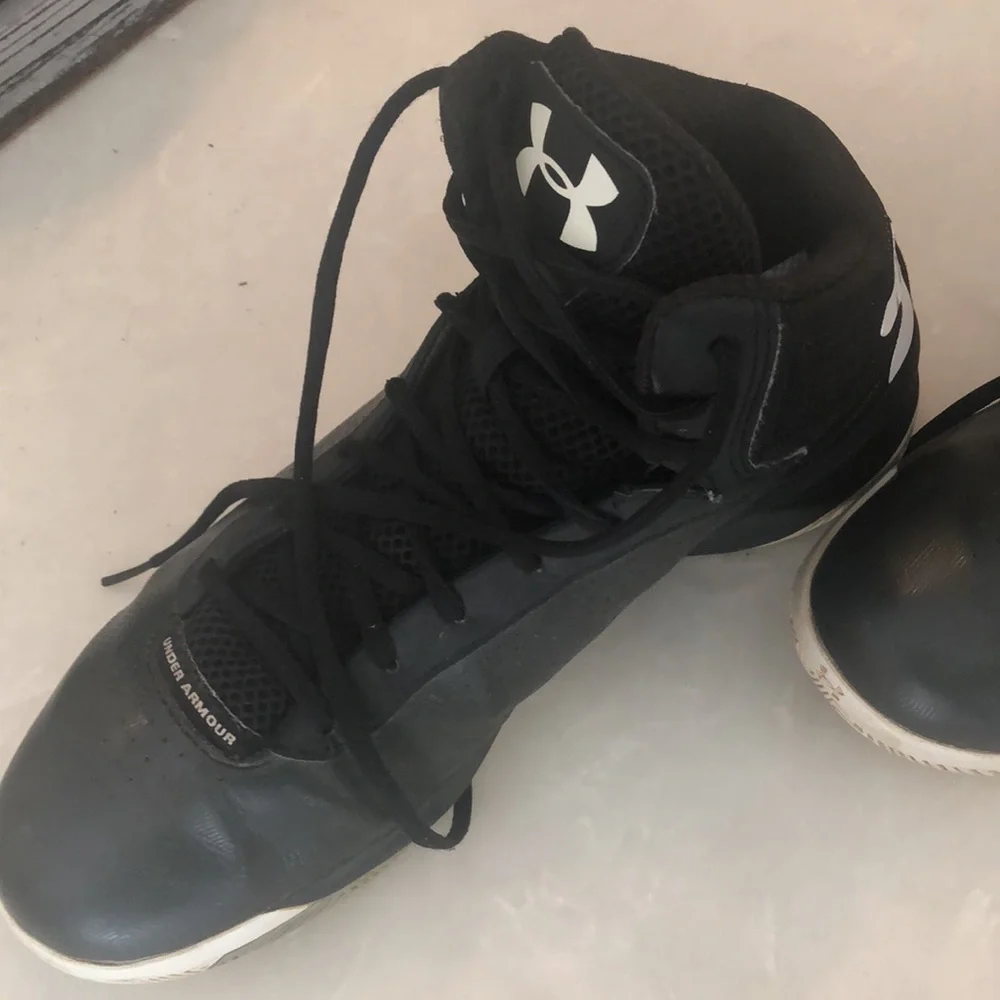 Under Armor Men’s Micro G Sneakers